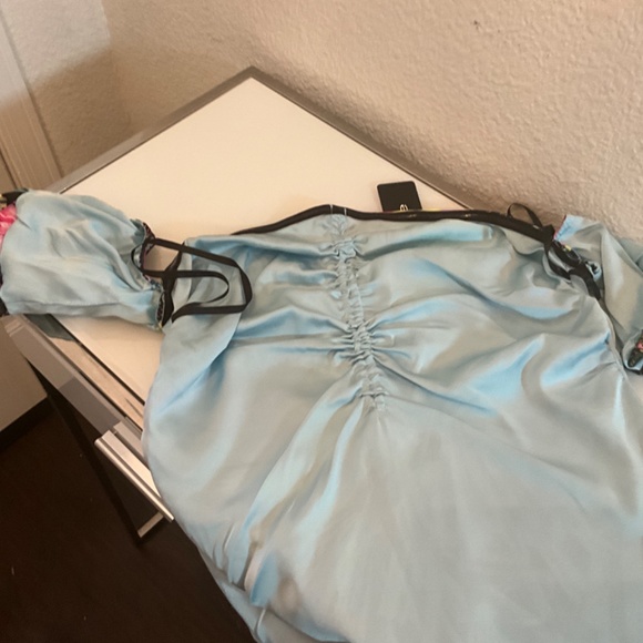 NWT BEBE SEXY STRAPLESS TROPICAL SATIN TOP  w/ DROP SLEEVES😍😍😍😍😍😍 - Picture 13 of 14